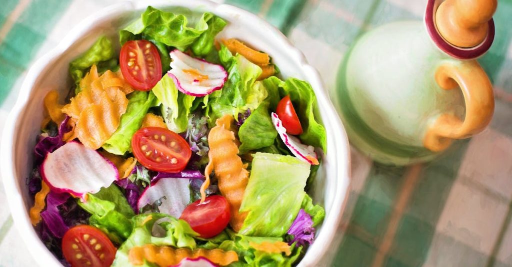 découvrez les principes de la diète cétogène : un mode alimentaire riche en graisses et pauvre en glucides, conçu pour favoriser la perte de poids, améliorer l'énergie et optimiser la santé métabolique.