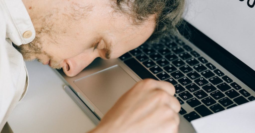 découvrez les effets de la privation de sommeil sur la santé physique et mentale. apprenez comment améliorer votre qualité de sommeil et retrouver votre énergie au quotidien.