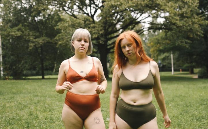 découvrez des astuces et des conseils efficaces pour comprendre et atténuer la cellulite. apprenez comment améliorer l'apparence de votre peau grâce à des traitements naturels, des exercices ciblés et des habitudes de vie saines.